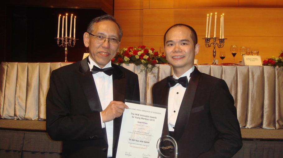 Dr. Kelvin T W NG receiving the Grand Prize of the The HKIE Innovation Awards for Young Member 2010