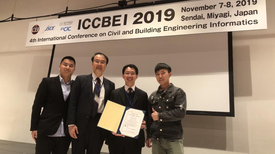 Prof. Jack Cheng (second from right) and his students receiving the award from Prof. Nobuyoshi Yabuki (third from right).